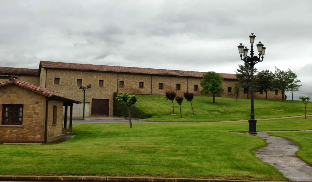 Instalaciones modernas de la bodega La Rioja Alta en Haro