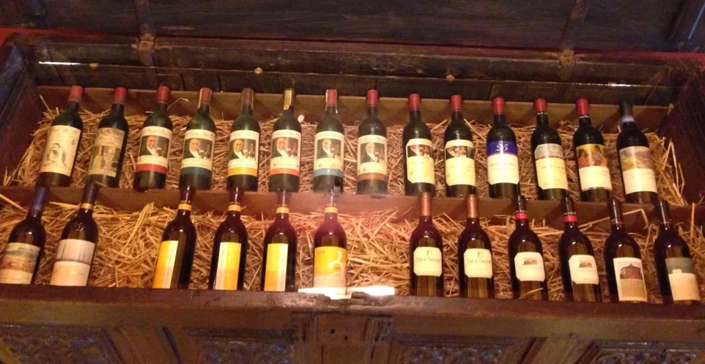Vinos de La Rioja Alta durante la visita a la bodega de Haro