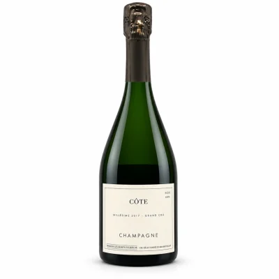 Botella de champagne Les Monts Fournois Côte Le Mesnil 2017 Grand Cru sobre fondo blanco