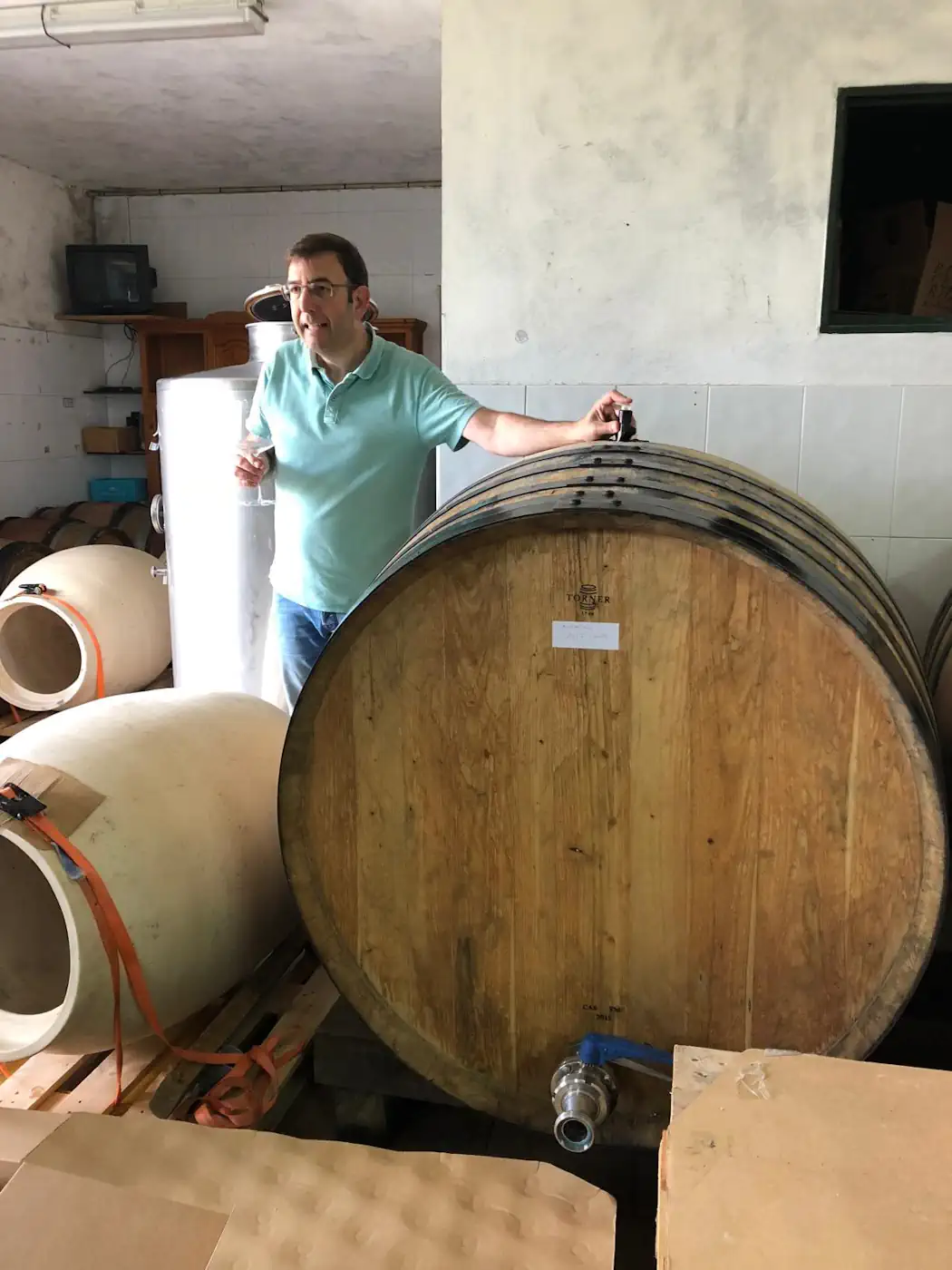 eulogio pomares_visitando la bodega